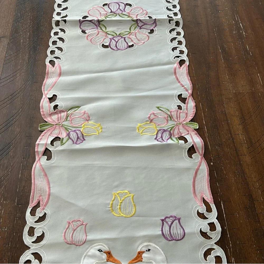 Embroidered Goose Table Runner with Floral Design‎